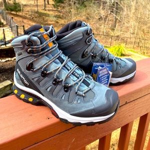 Womens salomon hiking boots